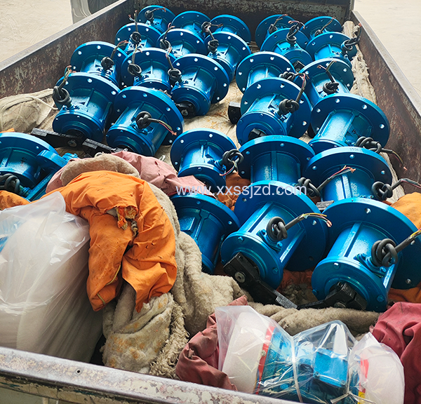 YZUL立式振動(dòng)電機(jī)裝車(chē)發(fā)貨了